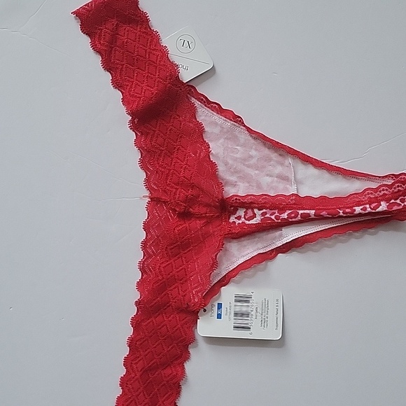 Reńe Rofé Red Leopard Print Thongs - Picture 3 of 4